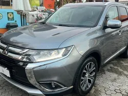 Usata 2017 Mitsubishi Outlander Instyle SUV | 13.900 € (Cara)