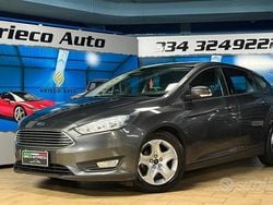 Grigio Usata 2015 Ford Focus Tre volumi | 6999 € (Ottimo prezzo)