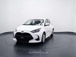 Bianco Nuova 2025 Toyota Yaris Hybrid Business Edition Tre volumi | 19.990 € (Buon prezzo)