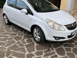 Bianco Usata 2010 Opel Corsa Due volumi | 2000 € (Buon prezzo)