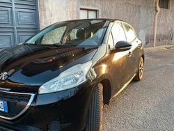 Nero Usata 2014 Peugeot 208 Due volumi | 6900 € (Molto cara)
