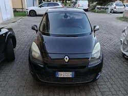 Nero Usata 2010 Renault Scénic III Monovolume | 3499 € (Molto cara)