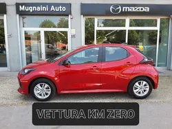Rosso(met.) Nuova 2025 Mazda 2 Center-Line Tre volumi | 18.900 € (Buon prezzo)