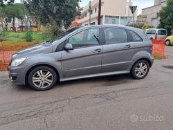 Grigio Usata 2011 Mercedes B180 Monovolume | 2500 €