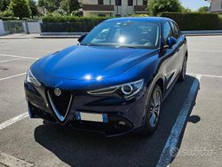 Blu/azzurro Usata 2017 Alfa Romeo Stelvio Executive SUV | 19.500 € (Cara)