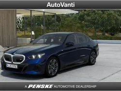 Tanzanite blue Nuova 2024 BMW i5 Shadowline Tre volumi | 83.970 € (Ottimo prezzo)