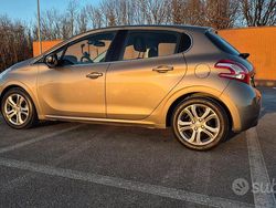 Grigio Usata 2015 Peugeot 208 Allure Due volumi | 8000 € (Buon prezzo)