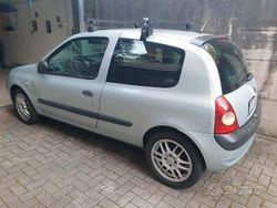 Grigio Usata 2004 Renault Clio II Due volumi | 1800 €