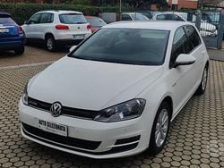Bianco Usata 2016 VW Golf Executive Tre volumi | 8500 € (Buon prezzo)