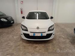 Bianco Usata 2011 Renault Mégane GT Line GT-Line Tre volumi | 3400 € (Buon prezzo)