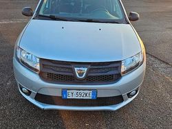 Grigio Usata 2015 Dacia Sandero Ambiance Tre volumi | 6500 € (Buon prezzo)