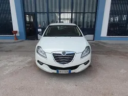 Bianco Usata 2014 Lancia Delta Tre volumi | 6799 € (Buon prezzo)
