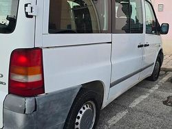 Bianco Usata 2003 Mercedes Vito Tre volumi | 4000 €