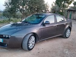 Grigio Usata 2009 Alfa Romeo 159 Tre volumi | 2500 € (Buon prezzo)