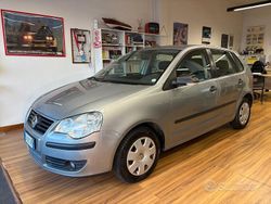 Grigio Usata 2008 VW Polo Comfortline Tre volumi | 3700 € (Buon prezzo)