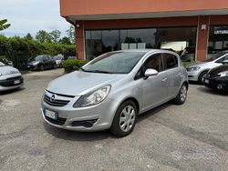 Grigio Usata 2010 Opel Corsa Edition Tre volumi | 3900 € (Buon prezzo)