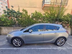Usata 2012 Opel Astra Due volumi | 3500 €