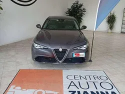 Grigio vesuvio Usata 2019 Alfa Romeo Giulia Executive Tre volumi | 21.900 € (Buon prezzo)