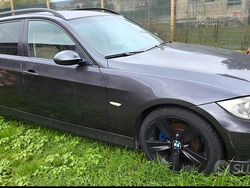 Grigio Usata 2007 BMW 320 Station wagon | 2000 €