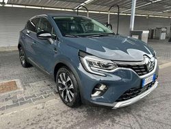 Blu/azzurro Usata 2022 Renault Captur Zen SUV | 17.800 € (Cara)