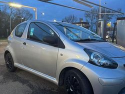 Grigio Usata 2008 Toyota Aygo Due volumi | 3900 € (Cara)