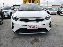 Bianco Usata 2022 Kia Stonic Urban SUV | 14.900 € (Buon prezzo)