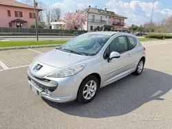 Usata 2009 Peugeot 207 Tre volumi | 2400 € (Super prezzo)