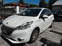 Bianco Usata 2015 Peugeot 208 Active Due volumi | 6300 € (Buon prezzo)