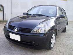 Nero(met.) Usata 2002 Renault Clio II Tre volumi | 1400 € (Ottimo prezzo)