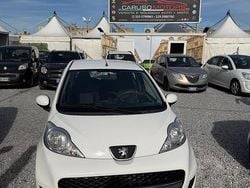Bianco Usata 2012 Peugeot 107 Access Due volumi | 6350 € (Buon prezzo)