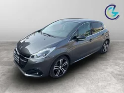 Grigio Usata 2018 Peugeot 208 GT-line Due volumi | 13.900 € (Buon prezzo)