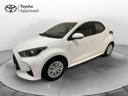 Bianco Usata 2025 Toyota Yaris Hybrid Active Tre volumi | 19.500 € (Buon prezzo)