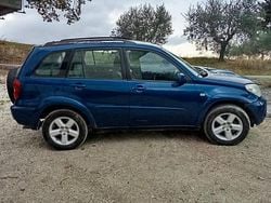 Blu Usata 2004 Toyota RAV4 Tre volumi | 3500 € (Buon prezzo)