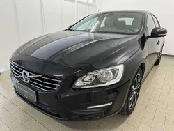 Onyx black (717) Usata 2016 Volvo S60 Dynamic Tre volumi | 13.850 € (Buon prezzo)