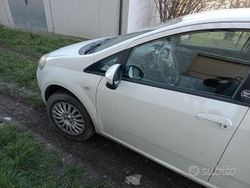 Bianco Usata 2011 Fiat Punto Due volumi | 1800 €
