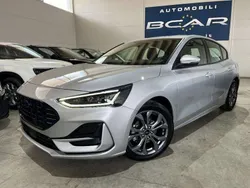 Grigio Usata 2023 Ford Focus ST-Line X Tre volumi | 16.200 € (Super prezzo)