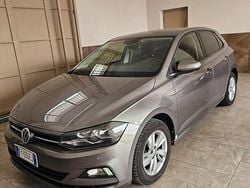 Grigio Usata 2019 VW Polo Comfortline Tre volumi | 8500 € (Buon prezzo)