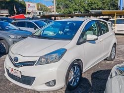 Bianco Usata 2013 Toyota Yaris Lounge Tre volumi | 9300 € (Buon prezzo)