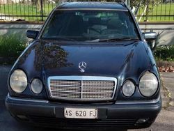 Blu/azzurro Usata 1997 Mercedes E250 Elegance Station wagon | 3000 €