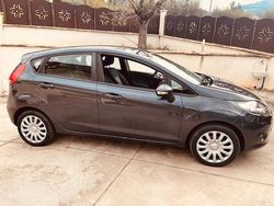 Grigio Usata 2010 Ford Fiesta Due volumi | 3500 € (Buon prezzo)