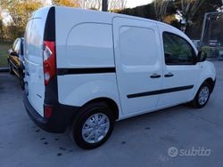 Bianco Usata 2011 Renault Kangoo Tre volumi | 7000 € (Molto cara)