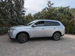 Grigio Usata 2015 Mitsubishi Outlander SUV | 14.900 € (Cara)