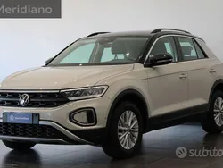 Grigio Usata 2022 VW T-Roc Life SUV | 21.900 € (Buon prezzo)