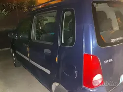 Usata 2001 Opel Agila Due volumi | 1400 € (Buon prezzo)