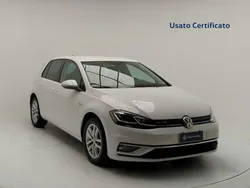 Pure white Usata 2020 VW Golf VIII Executive Due volumi | 17.500 € (Buon prezzo)