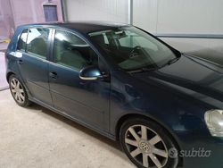 Usata 2005 VW Golf V Tre volumi | 2000 € (Buon prezzo)