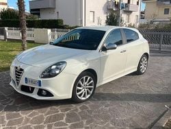 Usata 2014 Alfa Romeo Giulietta Tre volumi | 9200 € (Buon prezzo)