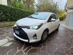 Bianco Usata 2016 Toyota Yaris Business Edition Tre volumi | 9200 € (Buon prezzo)