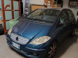 Blu Usata 2004 Mercedes A200 Elegance Tre volumi | 500 €