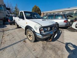 Bianco Usata 1999 Nissan Navara Pick-up | 9999 € (Molto cara)